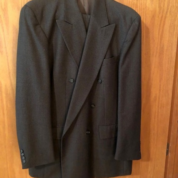 Suits - Picture 2 of 3